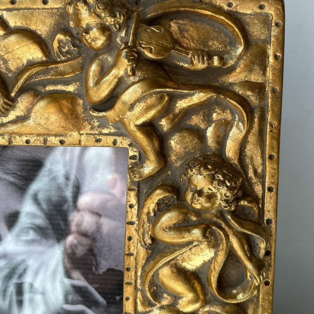 Large gilded Cherub Picture Frame holds 5”x7”. Rare - Picture 4 of 15